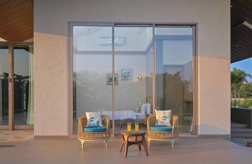 Rao Colony Villa | Luxury 6BHK Pure Veg Canary Farm Villa With Turf