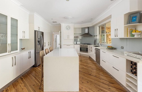 Bobs Farm House | The Entertainers Estate with Pool and Tiny Home