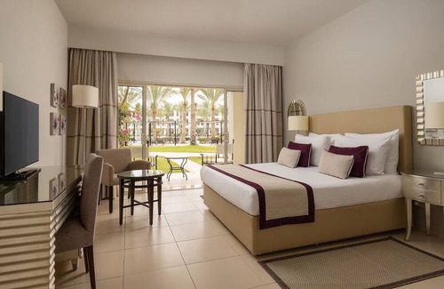 Marsa Matruh Hotel | Chic Coastal Getaway Close Almaza Bay Beach with Swimming Pool & Breakfast