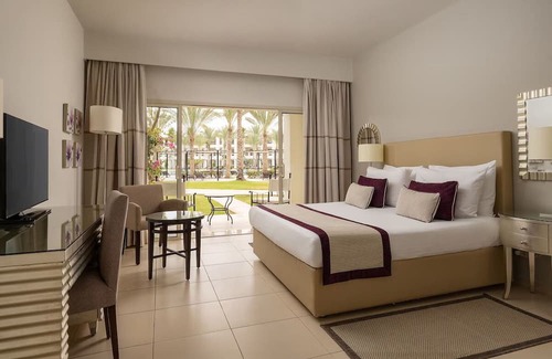 Marsa Matruh Hotel | Spacious Room for Family/Friends - Free Breakfast and with Swimming Pool