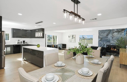 Southwest Anaheim House | Spacious 5-bedroom house near Disneyland and Knott's Berry Farm