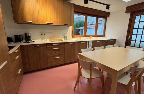 Arras House | 5-bedroom house with free parking