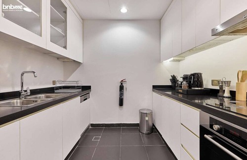 Al Olaya District Apartment | bnbme | Luxury Damac Apt near Kingdom Tower | Pool & Gym