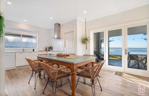 Central Coast House | Lakeside Lodge Toukley: A 3-Bedroom Home with Stunning Water Views