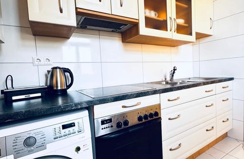Liesing Apartment | Bright Room in Shared Apartment | Walk to Kaufpark