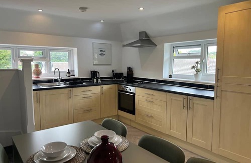 Horley Apartment | 2 Bed Near Gatwick with Parking