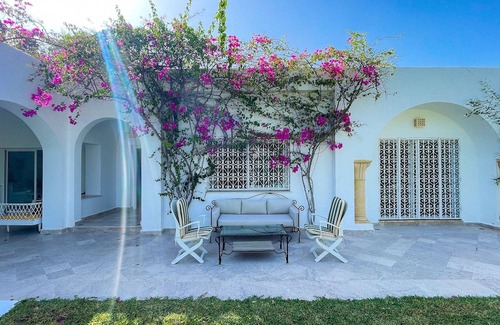Mrezga Villa | Residence Jannet: Oasis pour 16 en bord de mer