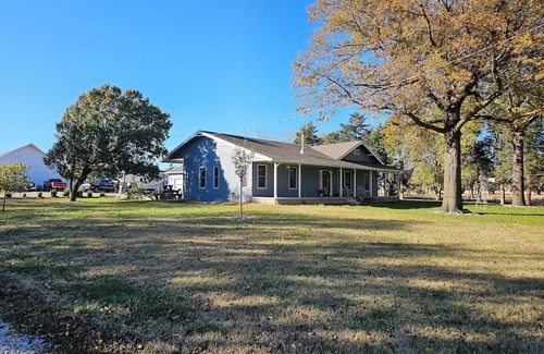 McPherson County House | Soothing 6-bedroom house with AC in charming Moundridge