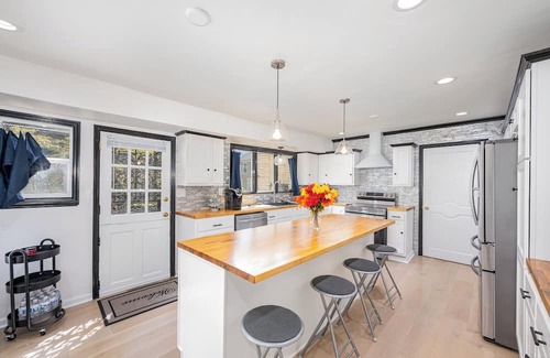 Xenia House | Spacious 4-bedroom house in Xenia near Universities