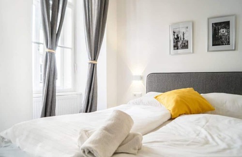 Mariahilf Hotel | Comfortable Hotel Room for 2