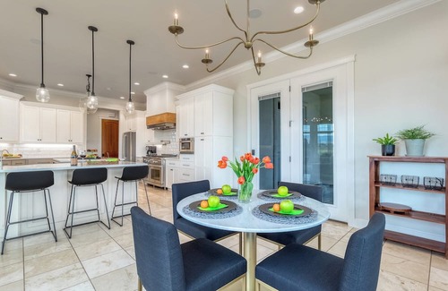 Walla Walla House | Luxury 6BR 5BA Walla Walla Estate | Heated Pool, Jacuzzi, Sauna & Theater