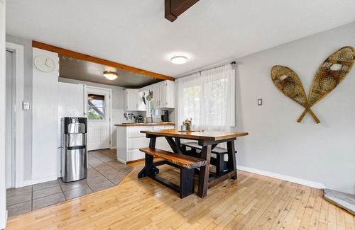 Calabogie Cottage | Escape to Four Seasons at Calabogie, a cozy chalet that welcomes you year-round!
