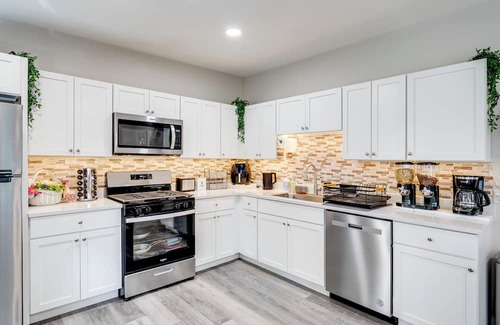 Elgin House | 1 Mi to Dtwn Elgin: Dutch Colonial w/Lovely Patio