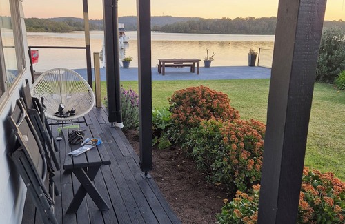 Fennell Bay Apartment | Direct water front 3 meters from Lake.nYour own private balcony overlooking Lake