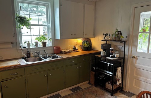 Bowling Green House | Charming 2-bedroom house in Bowling Green with AC