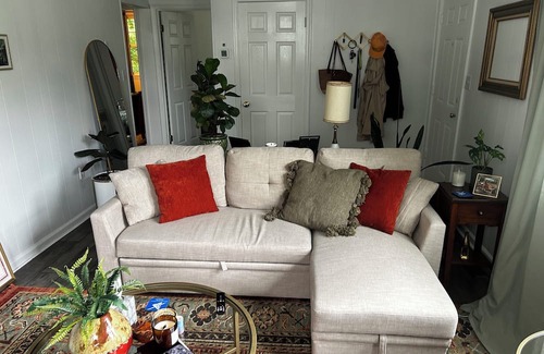 Bowling Green House | Charming 2-bedroom house in Bowling Green with AC