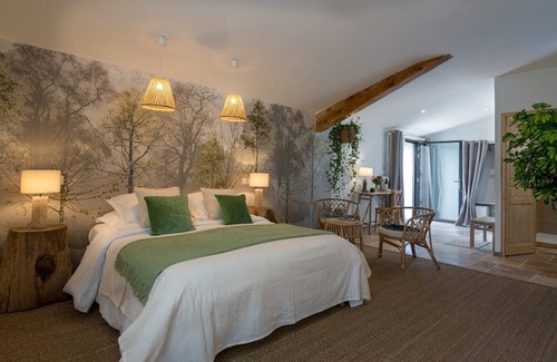 Saint-Pons Bed & Breakfast | Guest Room 'Le Grenier' with Mountain View, Shared Pool and Wi-Fi
