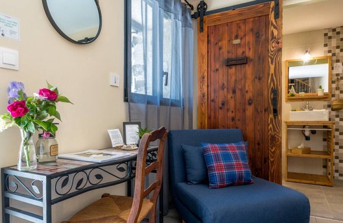 Saint-Pons Bed & Breakfast | Guest Room 'La Forge' with Mountain View, Shared Pool and Wi-Fi