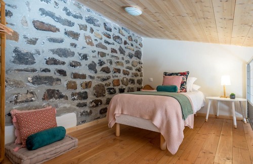 Saint-Pons Bed & Breakfast | Guest Room 'La Bergerie' with Mountain View, Shared Pool and Wi-Fi