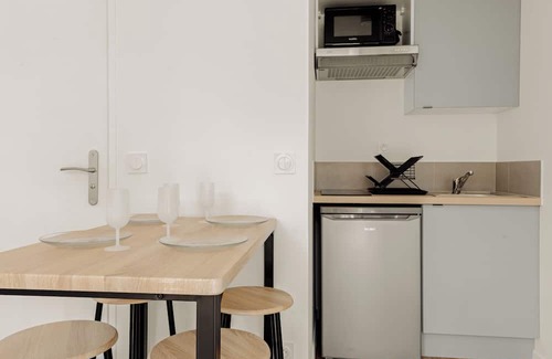 Decines-Charpieu Apartment | The Secret Garden