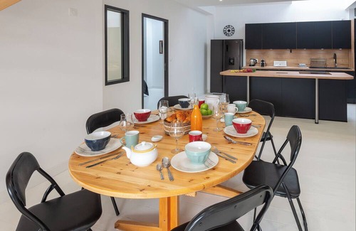 Laval House | La Terrasse - Wifi - Parking - Clim