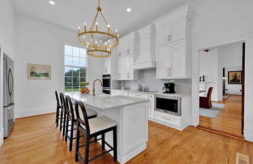 Jacksonville House | Eighty Oaks 3 king bedrooms with private baths in Jacksonville, AL