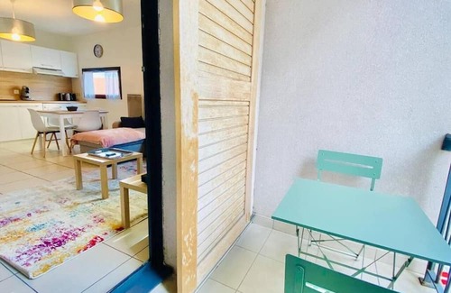 La Gare Apartment | BEAUTIFUL APARTMENT NEAR CV, FULLY EQUIPPED FOR 4 PEOPLE, PARKING, ELEVATOR, BALCONY
