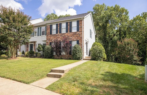 Bel Air South House | Cozy 2-bedroom townhome in superb Bel Air close to dining, shops and local charm