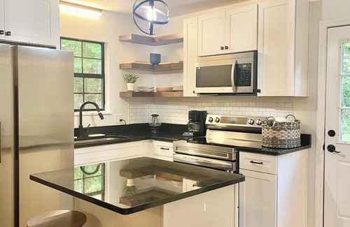McDonald Cottage | Cozy Ranch with exercise equipment room, AC