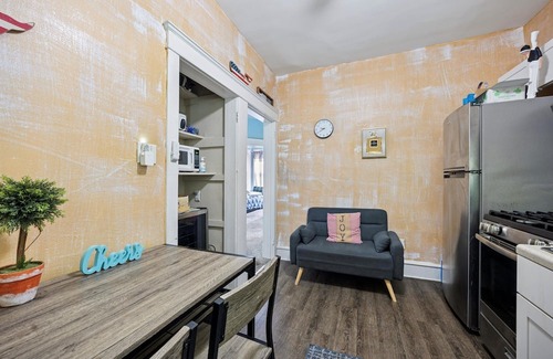 Wilmington House | Spacious 5-bedroom house with 1King + 4queen beds in lovely Wilmington