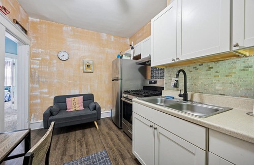 Wilmington House | Spacious 5-bedroom house with 1King + 4queen beds in lovely Wilmington