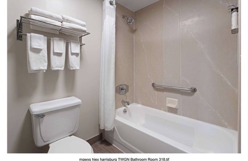Harrisburg Hotel | Luxury hotel with a fitness center and AC in the heart of Harrisburg.