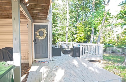 Lake Ridge Apartment | Cozy Home Away From Home