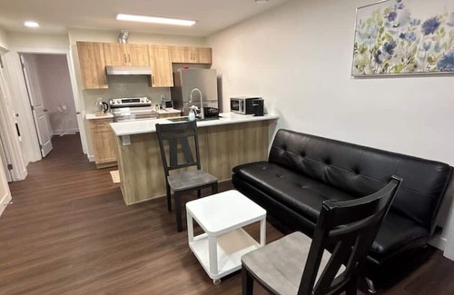 Southeast Edmonton House | Modern 2-Bedroom Basement Suite | Pet-Friendly | Prime Central Location