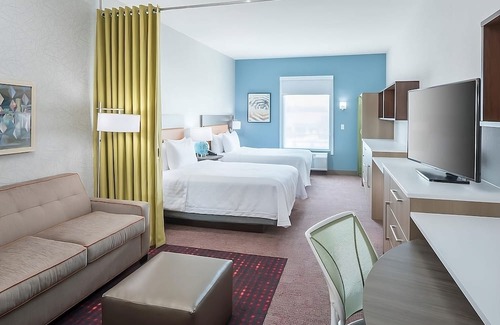 Airport North Hotel | Orlando Airport Hotel Suite | Free Breakfast + Shuttle Service | 3 Units