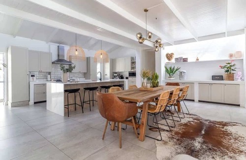 Milnerton House | Flamingo Villa @ Beach/Pool/Luxury/Solar Back Up