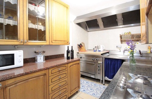 Lamon House | Wonderful private villa for 5 people with WIFI, patio, pets allowed and panoramic view