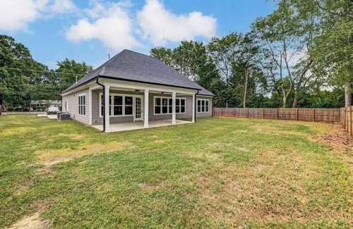 Charlotte House | Beautiful Escape, Mins from Carowinds & Lake Wylie