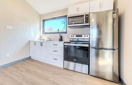 Harwood House | 2-bedroom Lake Front Cottage in Harwood, ON #1