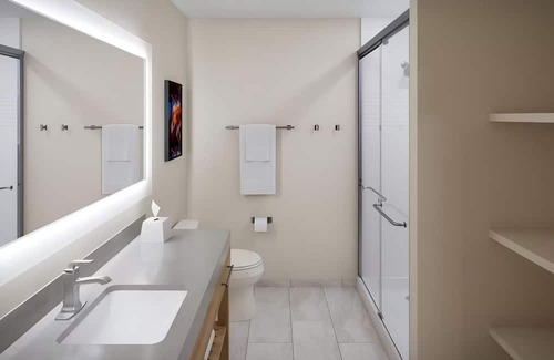 Macomb Hotel | Modern Studio for Extended Stays in Sterling Heights - Near Macomb Center