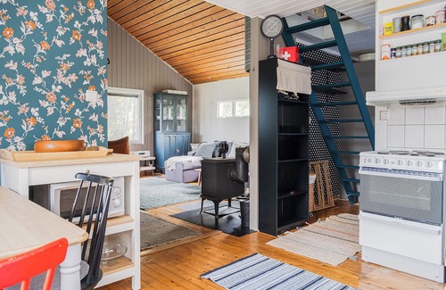 Kalix Municipality House | Remote Lakeview Cabin Escape