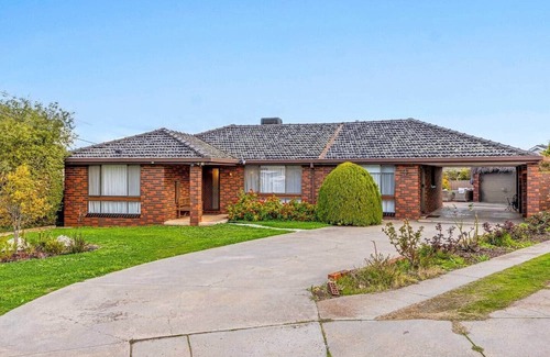 North Bendigo House | Bendigo Signature Accommodation on Garden Court