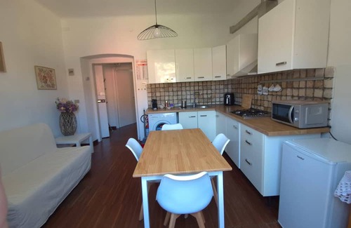 La Foce Apartment | Apartment 'Maison18' with Balcony, Wi-Fi and Air Conditioning
