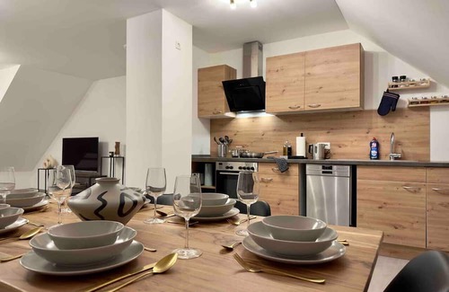 Stephansposching Apartment | Modern apartment with kitchen & parking