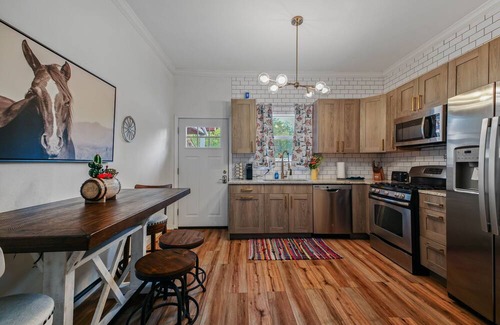 Tobin Hill House | NEW! Minutes to The Pearl & Downtown - Historic SA Charm