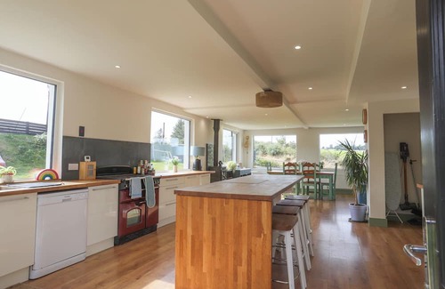 Blackwater House | Charming 4-bedroom house in Kilmuckridge, walking distance to a beautiful beach
