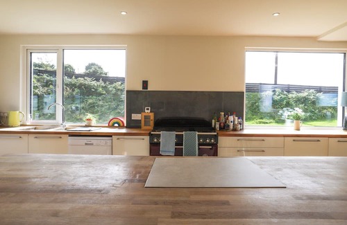 Blackwater House | Charming 4-bedroom house in Kilmuckridge, walking distance to a beautiful beach