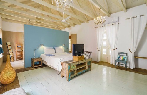 Pietermaai District Hotel | Deluxe Double Room with Kingsize Bed at Villa Tokara