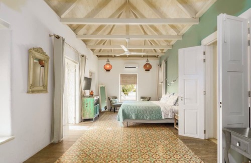 Pietermaai District Hotel | Family Suite with 1 Kingsize Bed and 2 Single Beds at Villa Tokara