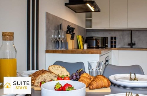 Waddon Apartment | !*Contractors,Discounts,Parking,City Central*!